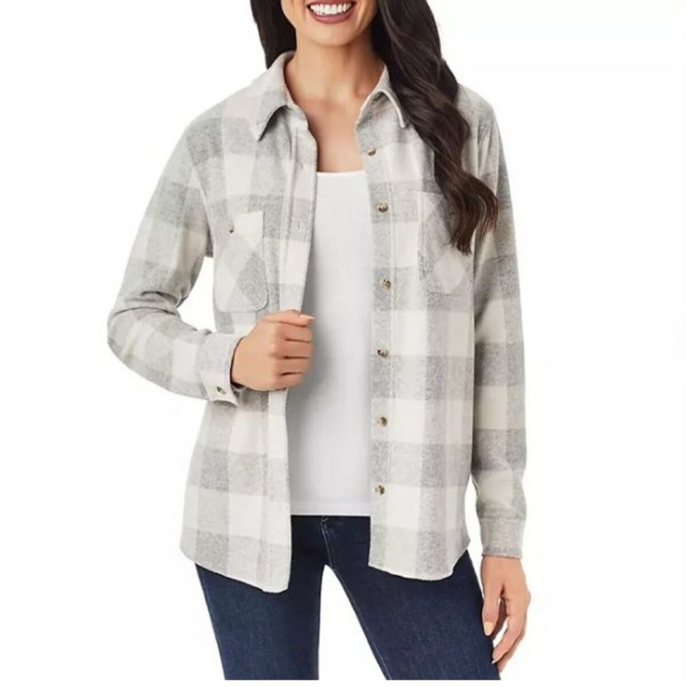 Women's plaid flannel shirt